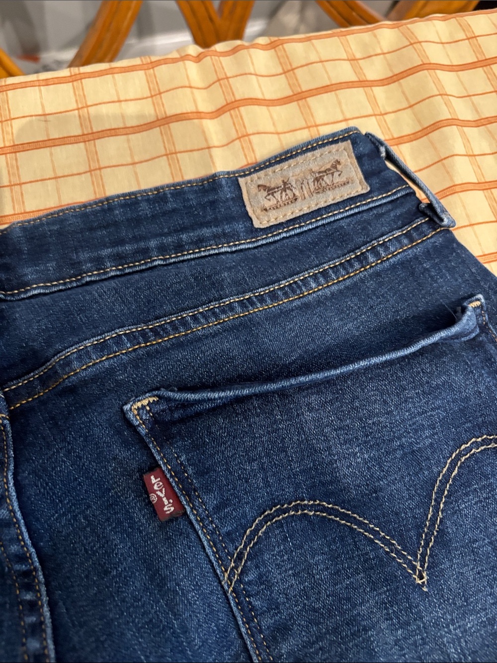 Levi’s Classic Women's Dark Blue Mid Rise Skinny Jeans - Picture 5 of 6